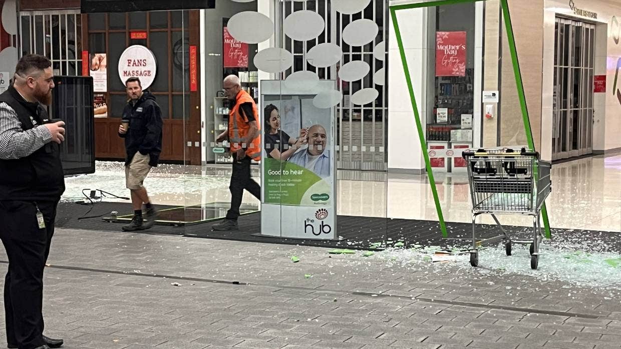 Vape store ram-raided before 12 looters poured in, hit again